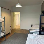 2 Schlafzimmer-Balkon-Kueche-Parkplatz-Designerbad