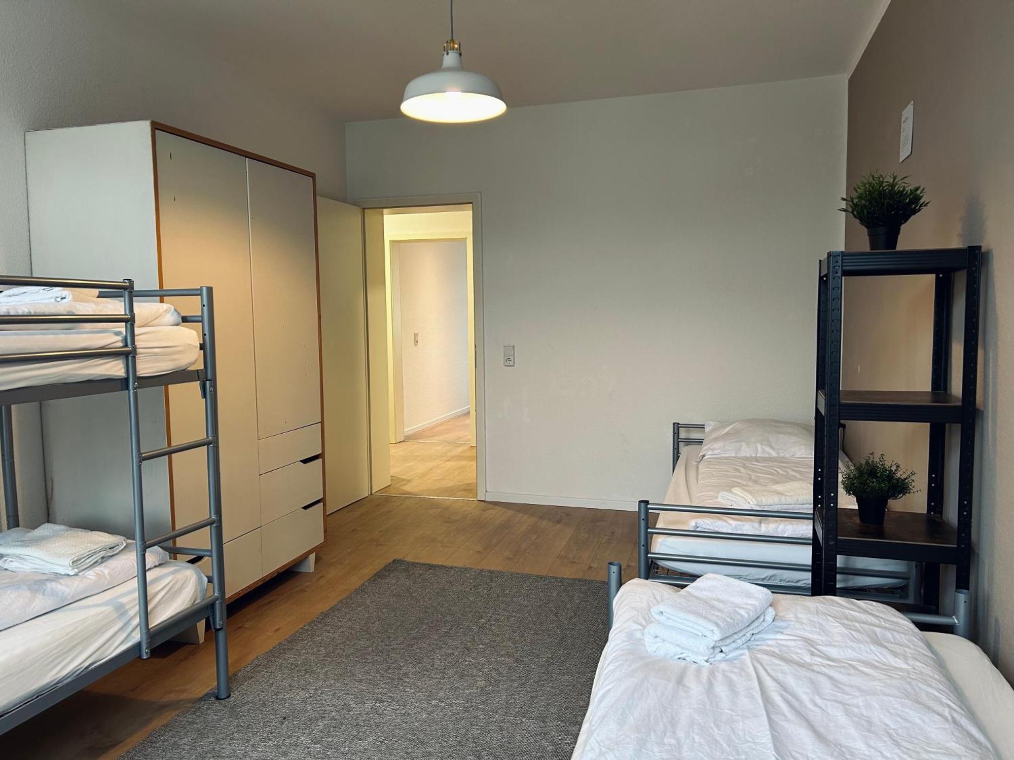 2 Schlafzimmer-balkon-kueche-parkplatz-designerbad *