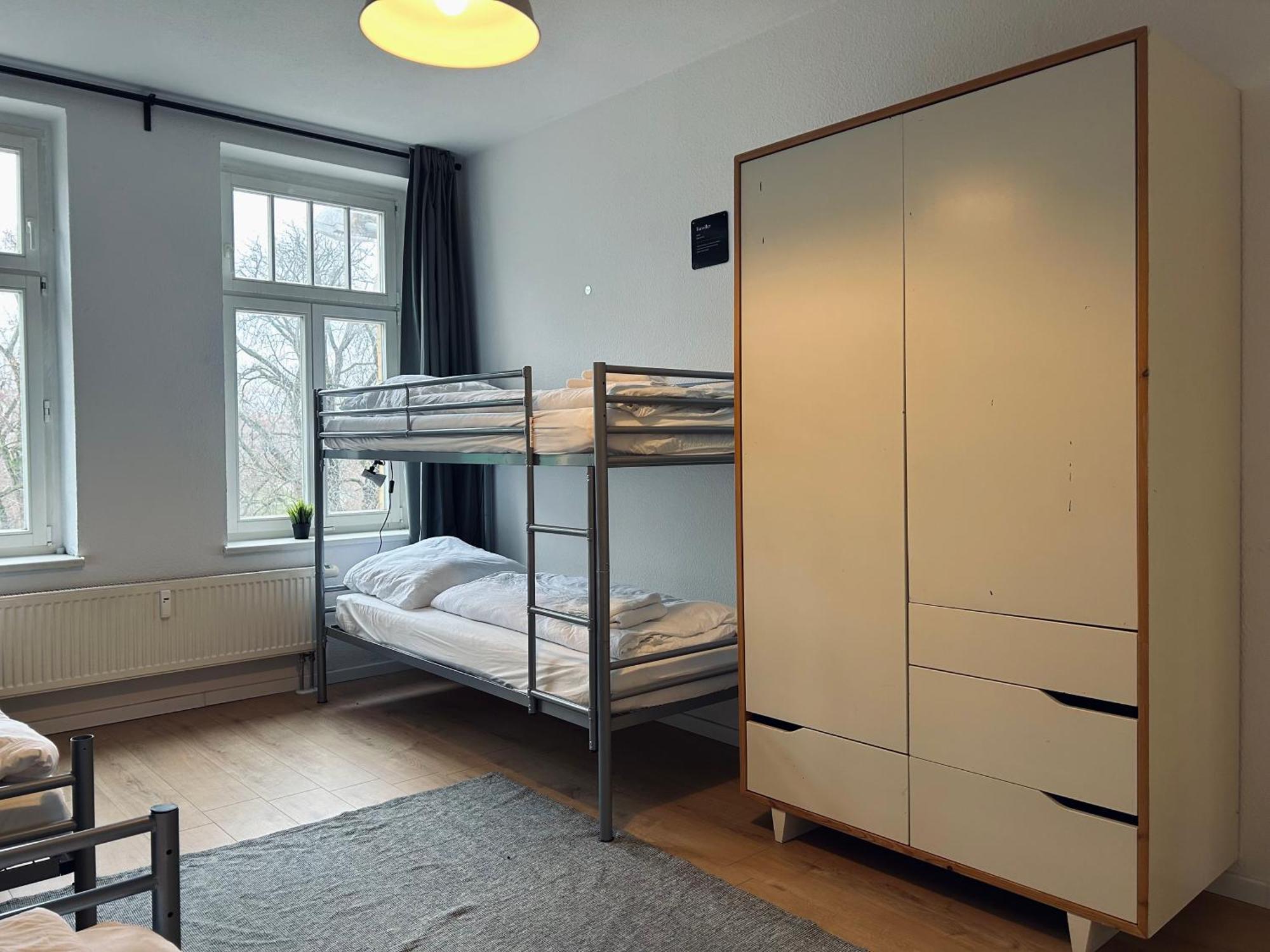 2 Schlafzimmer-balkon-kueche-parkplatz-designerbad *