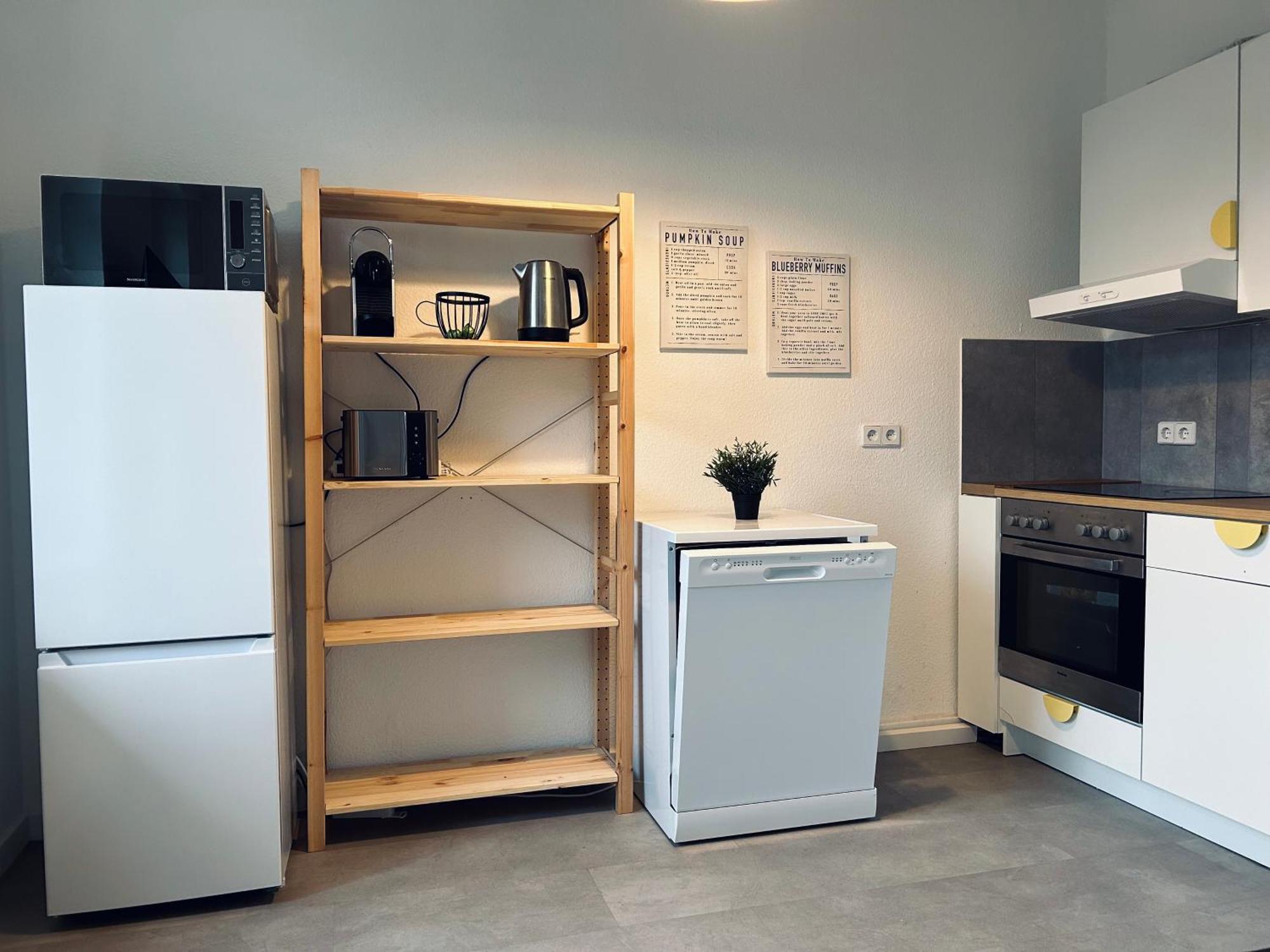 2 Schlafzimmer-balkon-kueche-parkplatz-designerbad *