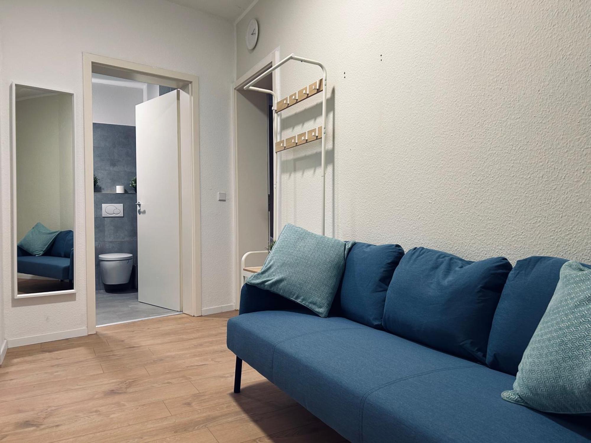 2 Schlafzimmer-balkon-kueche-parkplatz-designerbad Apartment *